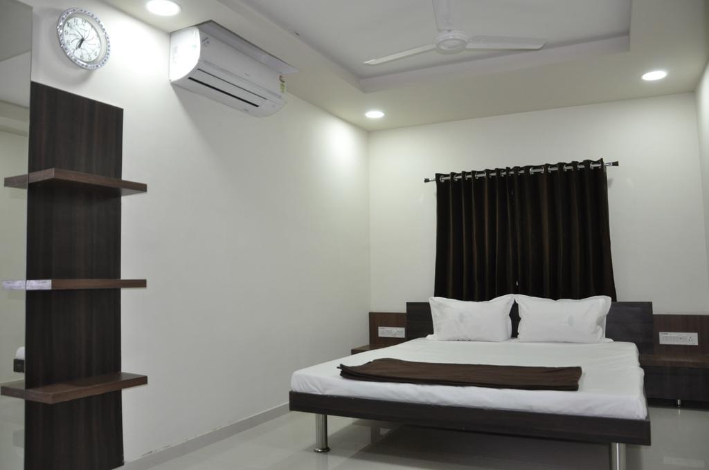 Shivdhara Hotel & Residence Раджкот Экстерьер фото