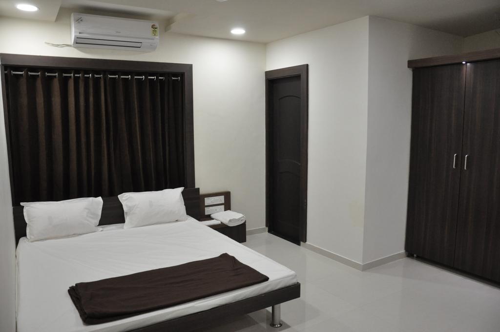 Shivdhara Hotel & Residence Раджкот Экстерьер фото
