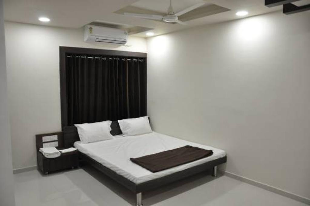 Shivdhara Hotel & Residence Раджкот Экстерьер фото